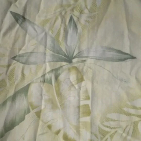 Tommy Bahama 100% Silk Short Sleeve Camp Shirt – Size Small - Picture 10 of 16